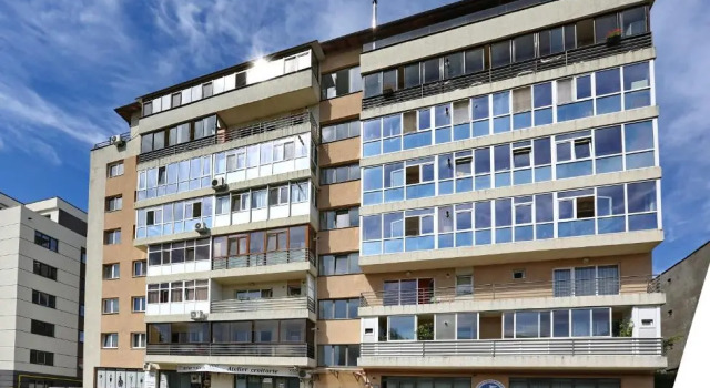 Bloc Izvor, Забронировать Апартаменты/квартира Отели Арджеш с парковкой, Парковка