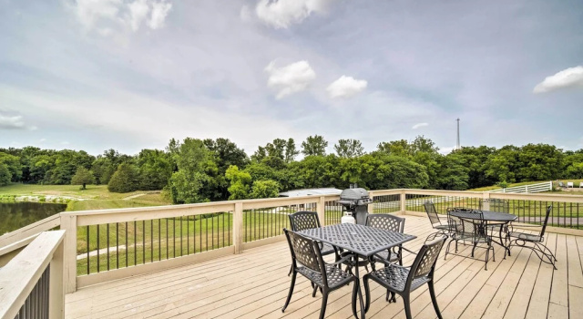 Апартаменты Cozy Missouri Retreat w/ Pool, Pond & Fire Pit!