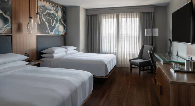 Четырёхместный номер Standard New Orleans Marriott Warehouse Arts District