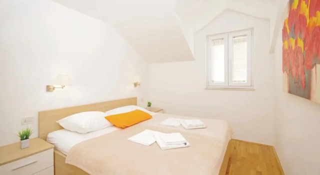 Beautiful Home in Makarska With Wifi and 2 Bedrooms, Buchen Sie Hotel Hotels in Gespanschaft Split-Dalmatien mit Pool, Schwimmbad
