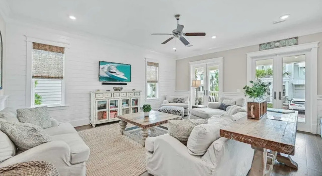 Barefoot Paradise by Avantstay Walk to Beach, Pool, Bikes, Book Feriehus Villaer i Seacrest, Villa