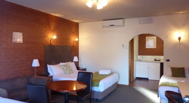 Трёхместный номер Deluxe Meramie Motor Inn