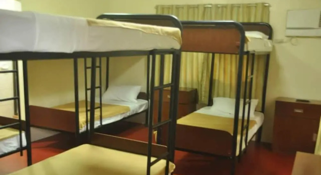 Кровать в общем номере Kamayan sa Palaisdaan Hotel and Resort Quezon