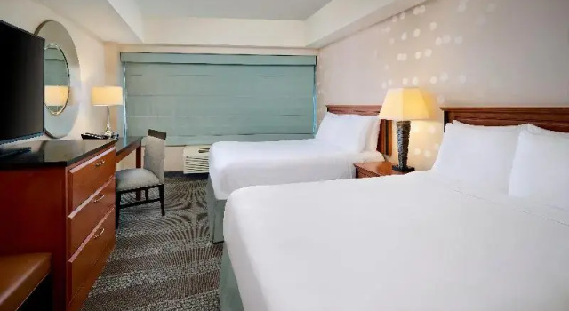 Четырёхместный номер Standard с видом на реку Niagara Fallsview Hotel