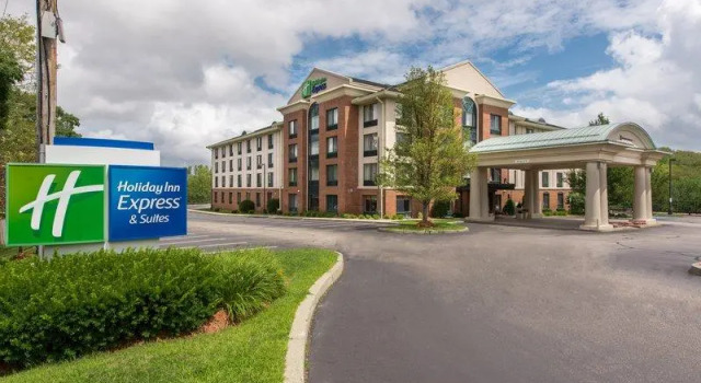 Люкс с 2 комнатами Holiday Inn Express Hotel & Suites Auburn by IHG