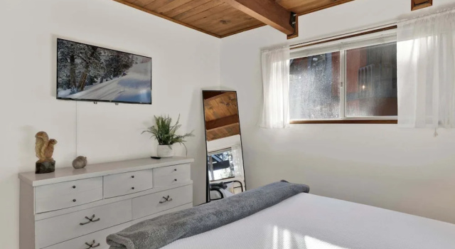 2594-willow Bear Lodge
