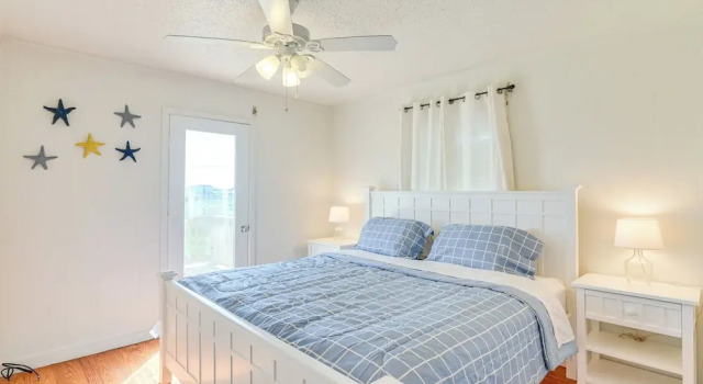 Crystal Beach Home w/ Large Deck & Bay Views!, Rezerwuj Dom wakacyjny Hotele w Crystal Beach z parkingiem, Parking