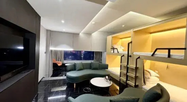 Кровать в общем номере Suining Yunmulan Hotel (Anju)