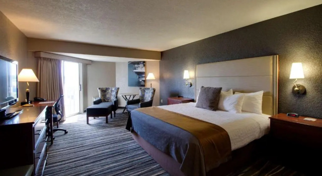 Номер Standard с балконом и с частичным видом Best Western Harbour Pointe Lakefront