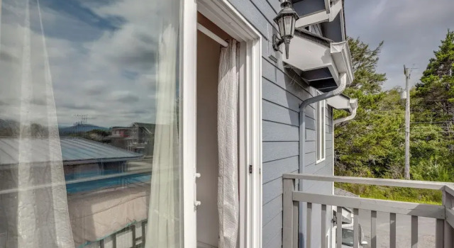 Relaxing Lincoln City Coastal Escape Near Beach!