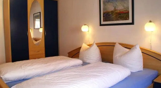 Jenny´s Ferienwohnungen, Book Hotel Hotels in Thuringian Forest with Parking, Parking