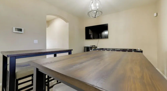 Pool, Fire Pit: Luxe Family Home in Goodyear