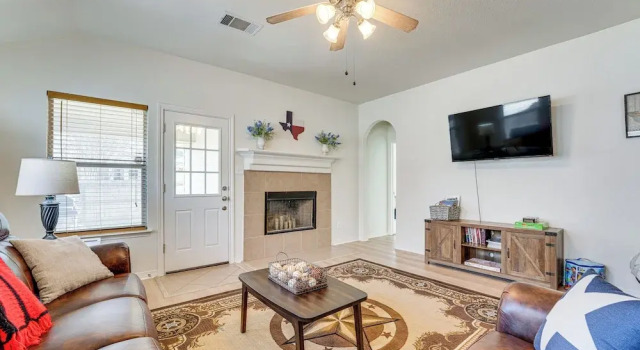 San Antonio Home w/ Game Room, 9 Mi to Seaworld!, Foglalás Nyaraló Helotes Texas