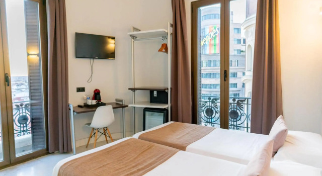 Hostal Gran Via 44