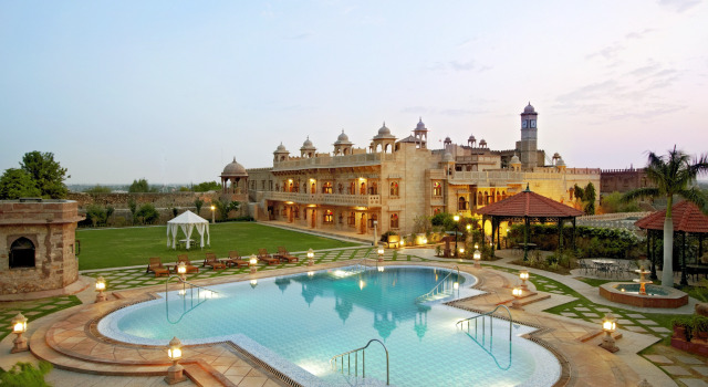 Кровать в общем номере Welcomhotel by ITC Hotels, Fort & Dunes, Khimsar