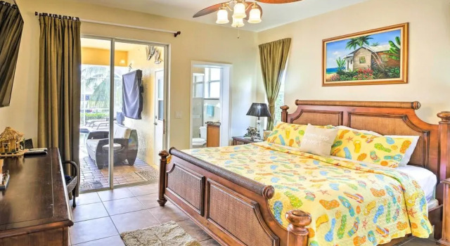 Коттедж с 4 комнатами Waterfront Pool & Spa: Relaxing Cape Coral Retreat