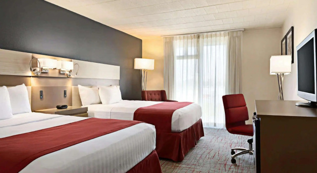 Четырёхместный номер Standard Ramada by Wyndham Clarion