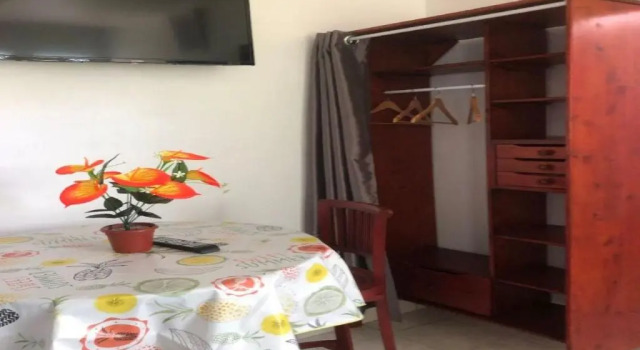 Location D'un Studio (Adults Only), Rezerwuj Hotel Hotele w Basse-Terre z parkingiem, Parking