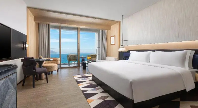 Двухместный номер Standard oceanfront voco Sanya Dadonghai by IHG