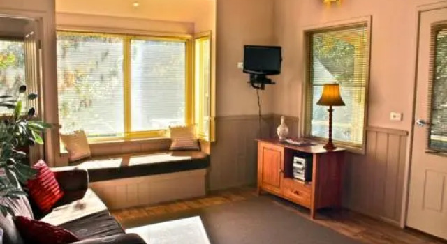 Autumn Leaf Cottage 1, Book Vacation Home  