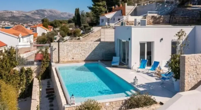 Modern Villa With Pool Nancy, Забронировать Вилла Виллы Подгребен, Вилла