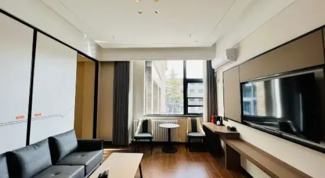 Люкс Deluxe Oriental Holiday Hotel (Zhengzhou Chengdong Road Wenmiao Metro Station)