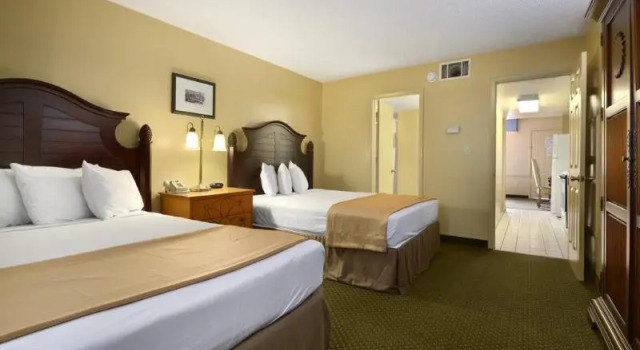 Номер Standard Howard Johnson Express Inn And Suites Lakes Front