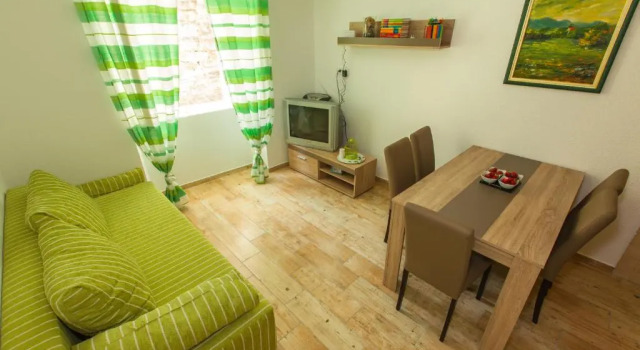 Oldhouse Vucinovic, Book Hotel Hoteller i Lepetane med parkering, Parkering