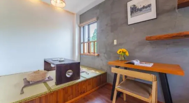 Кровать в общем номере с 6 комнатами Stream Banks Private Hostel