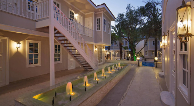 Elegance East Hotel 