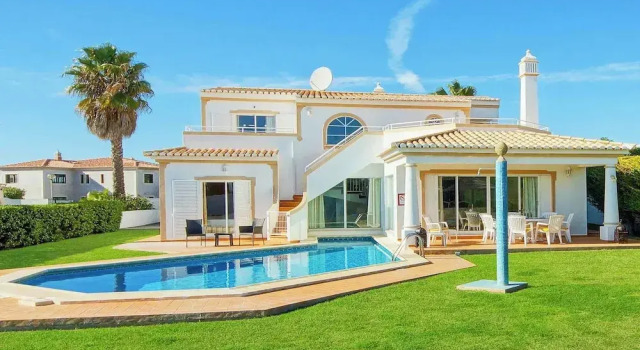 Вилла с 4 комнатами с балконом Villa Beatrice