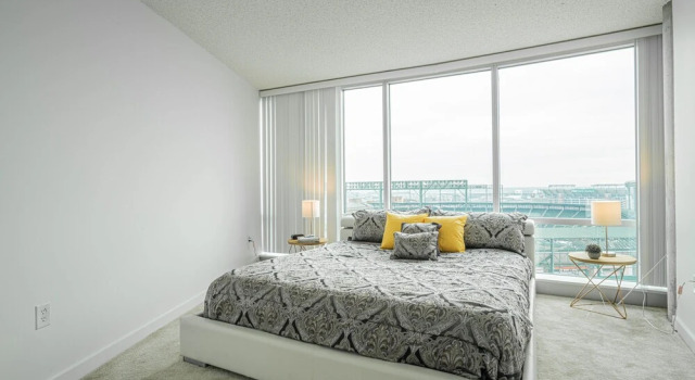 Downtown 2br Apartment Near Convention Center 2 Bedroom Apts by RedAwning, Rezerwuj Apartament Baltimore Maryland