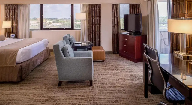 Номер Standard с балконом Crowne Plaza Hotel St. Louis Airport by IHG