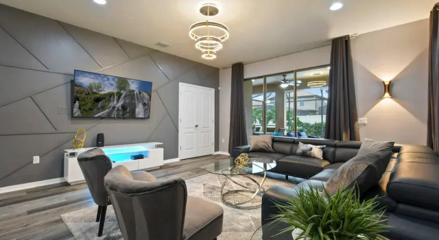 7BR Villa Close to Disney w Pool SPA, Kissimmee