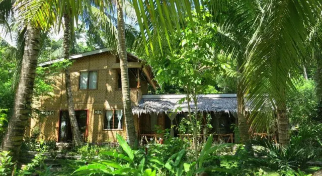 Двухместный номер Standard с балконом и с красивым видом из окна Camiguin Volcan Beach Eco Retreat & Dive Resort