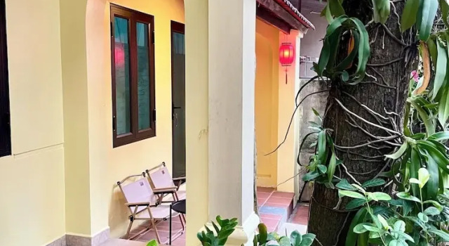 Двухместный номер Comfort с балконом и с видом на сад Lee Homestay