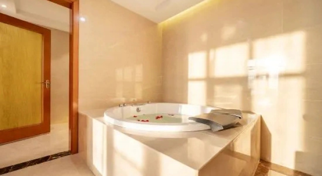 Четырёхместный семейный люкс Hongxin International Hotel