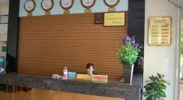 Luotian Yanyangtian Business Hotel, Varaa Hotelli Huanggang Hubei