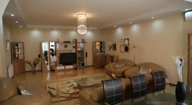Five Star Apartment