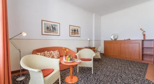Strandhotel Hohenzollern, Забронировать Отель Отели Боркум 4 звезды, рядом с Drachensport, 4*