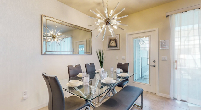 Luxury Home With Private Pool, Lanai, Shared Games Room, Central AC, & WD
