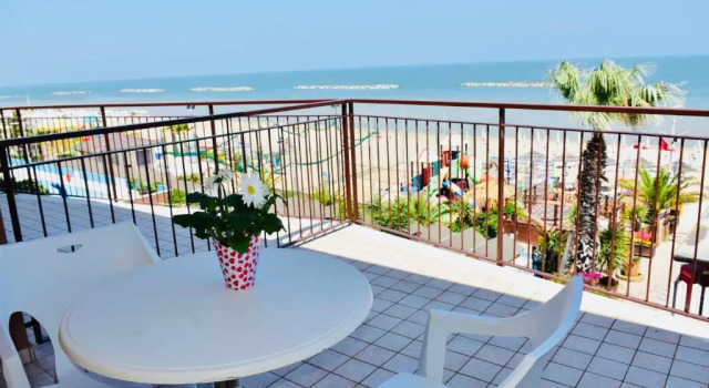 Семейный номер Standard с видом на море Hotel Astoria