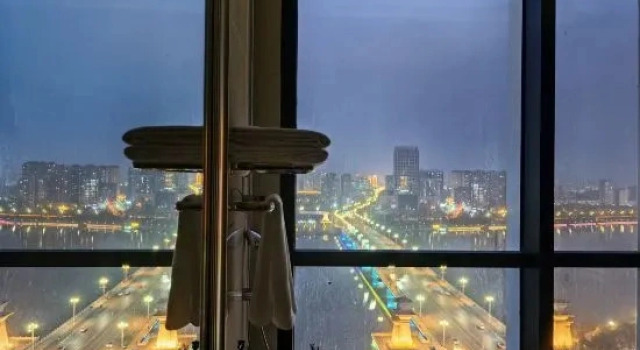 Люкс Deluxe Hanzhong Rongjia International Hotel (Hanjiang Wetland Park Store)