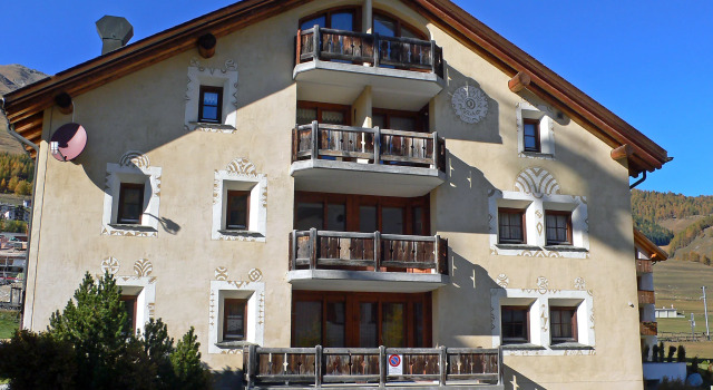 Chesa Mezzaun Vuorcha, Rezervați Apartament Zuoz 