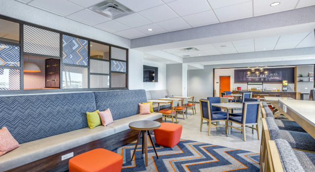 Hampton Inn by Hilton Bedford, Rezerwuj Hotel Bedford Indiana