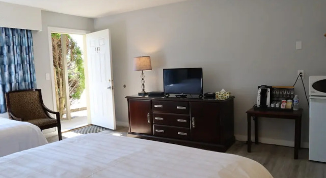 Четырёхместный номер Standard Skylite Motel