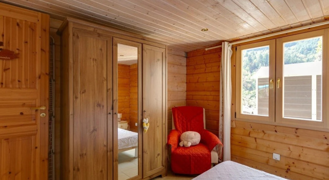 Beautiful Holiday Home in Le Cheylard with Fireplace, Prenota Appartamento Hotel a Alvernia con parcheggio, Parcheggio