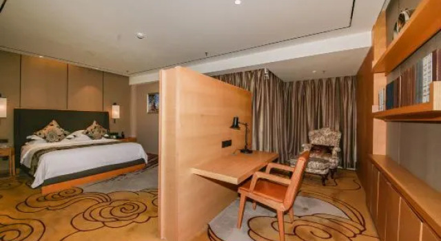 Люкс Deluxe Parkside Plaza Hotel Baiyin