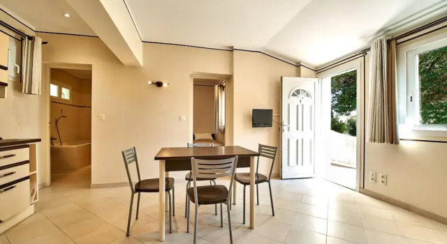 Cottage in Corsica With Garden Terrace, Varaa Lomakoti Solenzara 