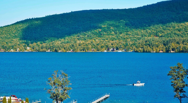 Двухместный номер Standard с балконом и с видом на озеро Courtyard by Marriott Lake George